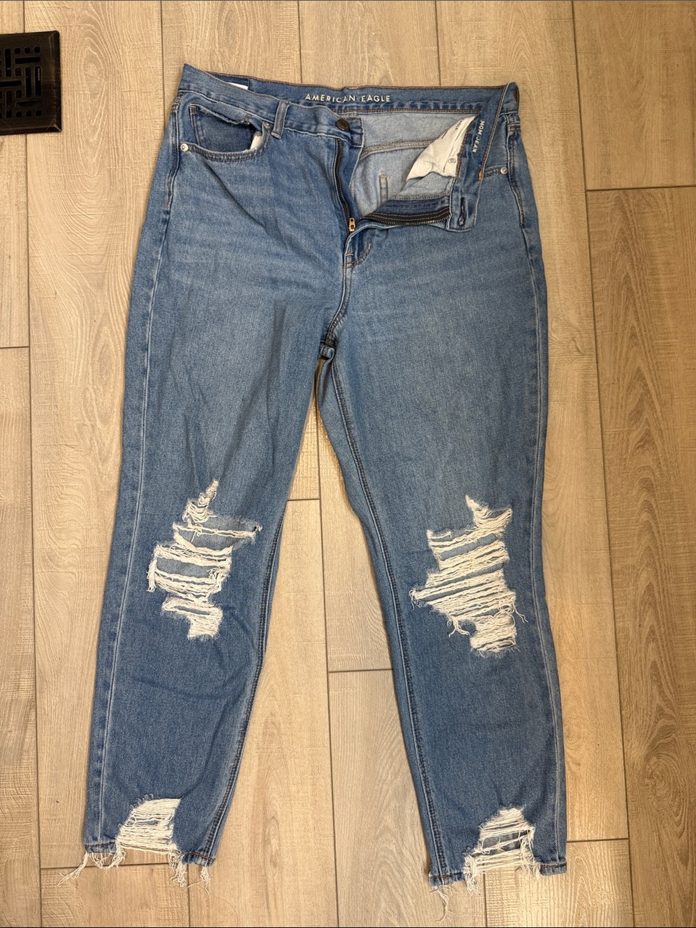 American Eagle Outfitters Light Blue Ripped Mom Jeans